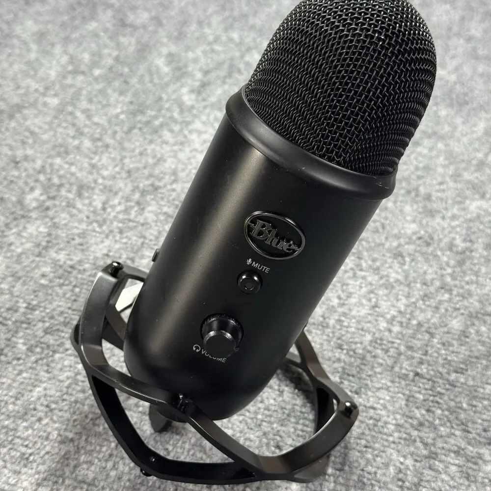 BLUE Microphone 888-000296 with stand/base & USB Wire Connector Black